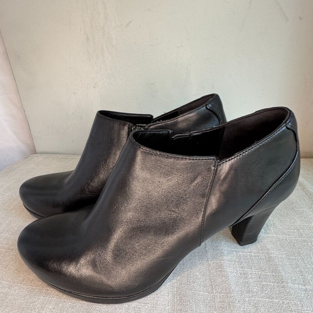 Clarks Artisan Black Leather Ankle Boots Almond Toe Cone Heel Size 10M